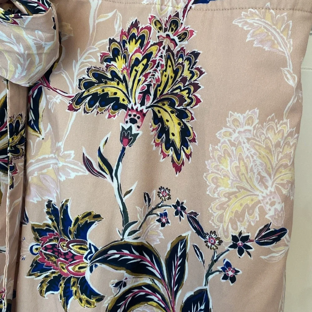 Long sleeve Maxi dress with beautiful floral pattern. - Picture 4 of 5